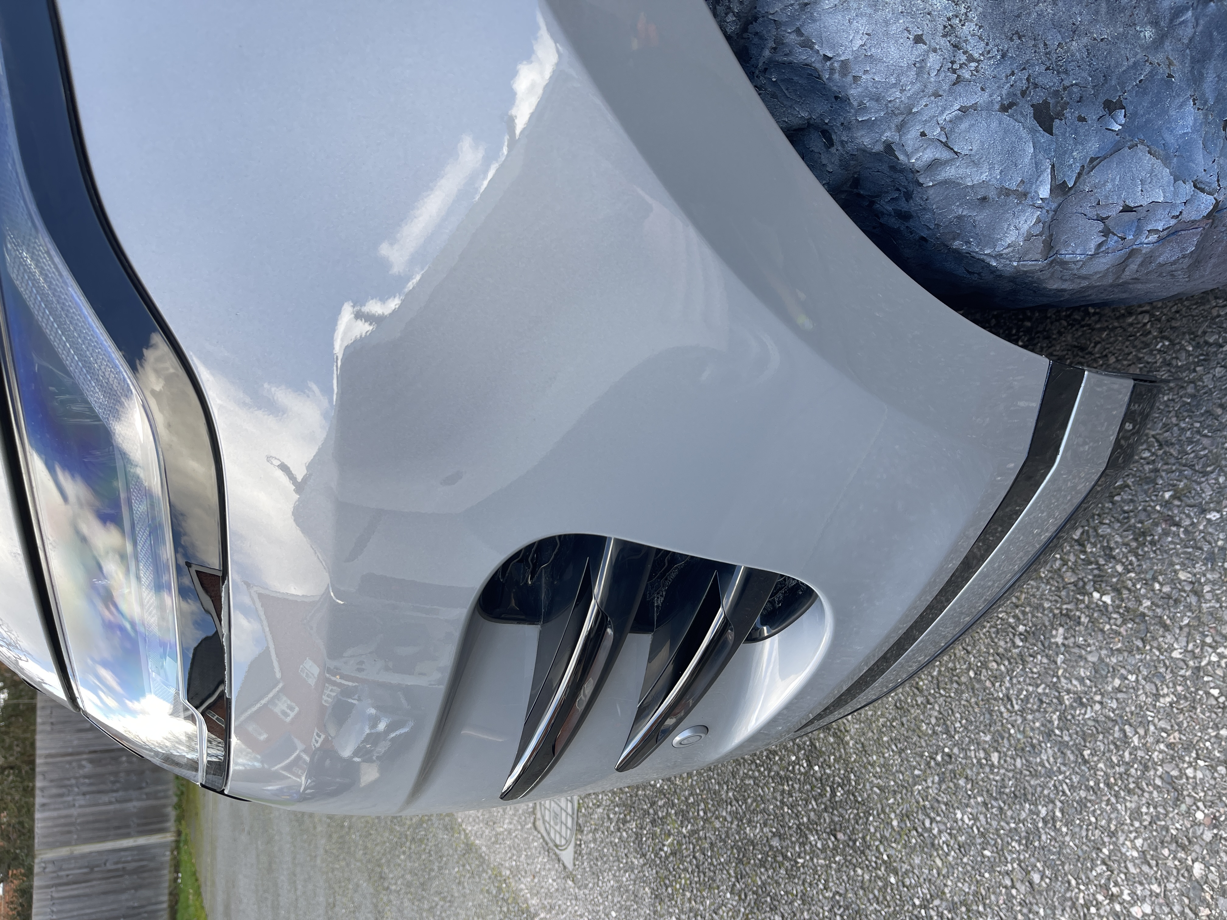 Range Rover Bumper Corner Damage After